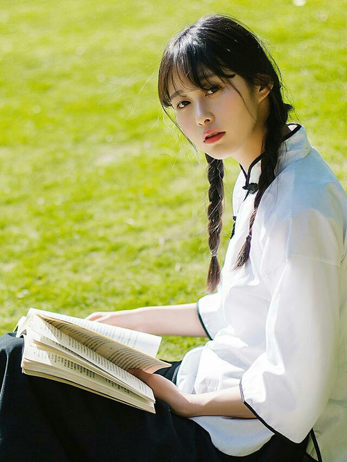 b体育网页版登录入口-现场气氛火爆！球迷欢呼声此起彼伏！，球迷的疯狂举动