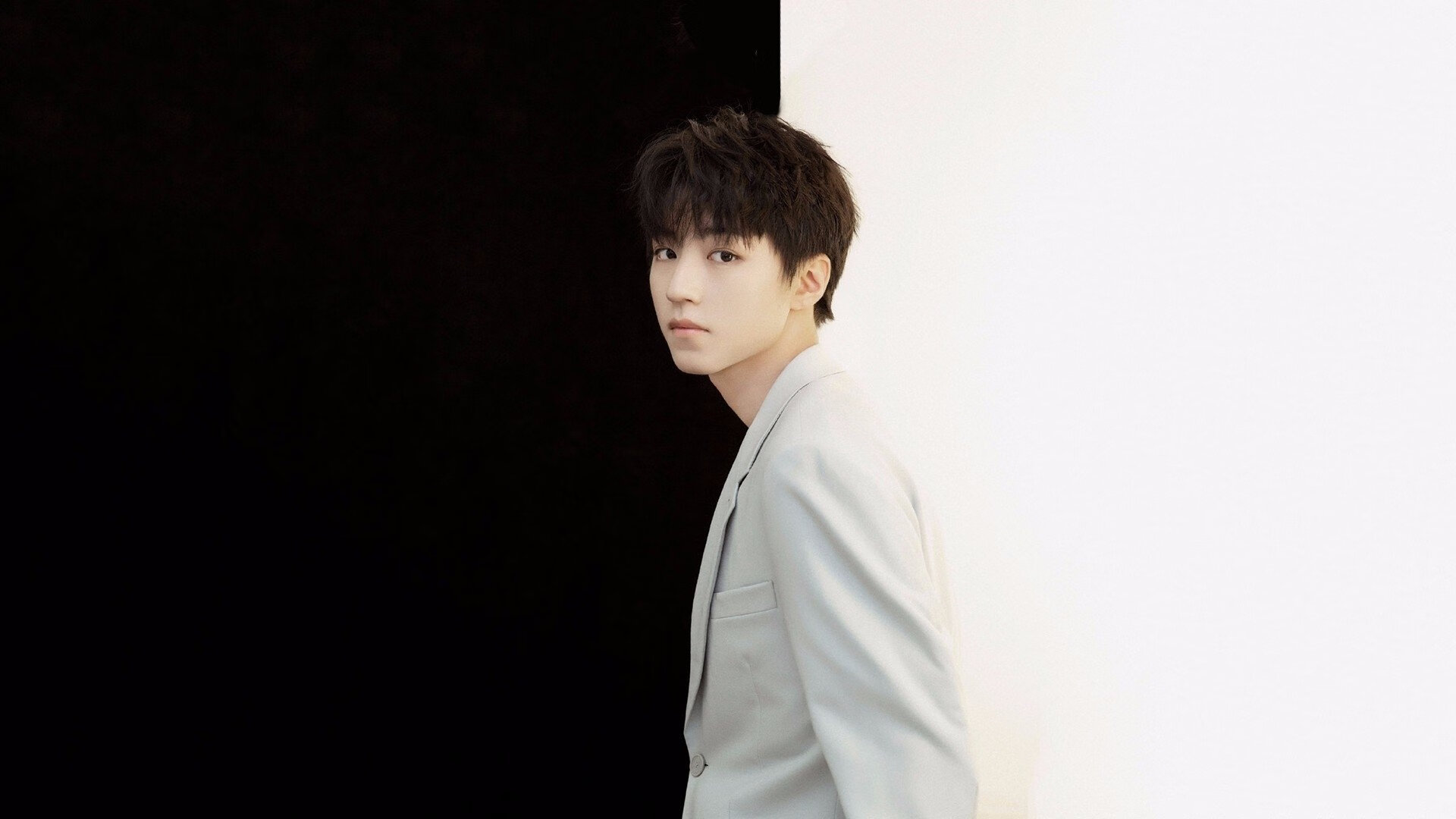 国际足球明星积极参与公益事业,助力青少年的成长和运动发展,国际足球明星名字