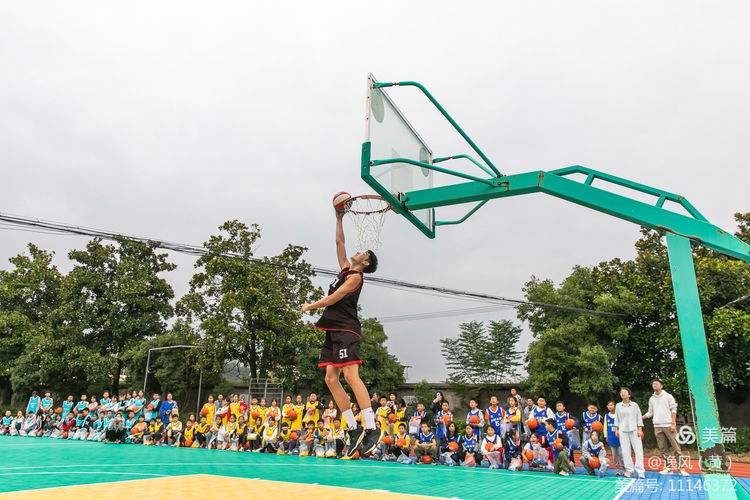 关于B体育官网：篮球公益活动：用爱心点燃孩子们的篮球梦想的信息