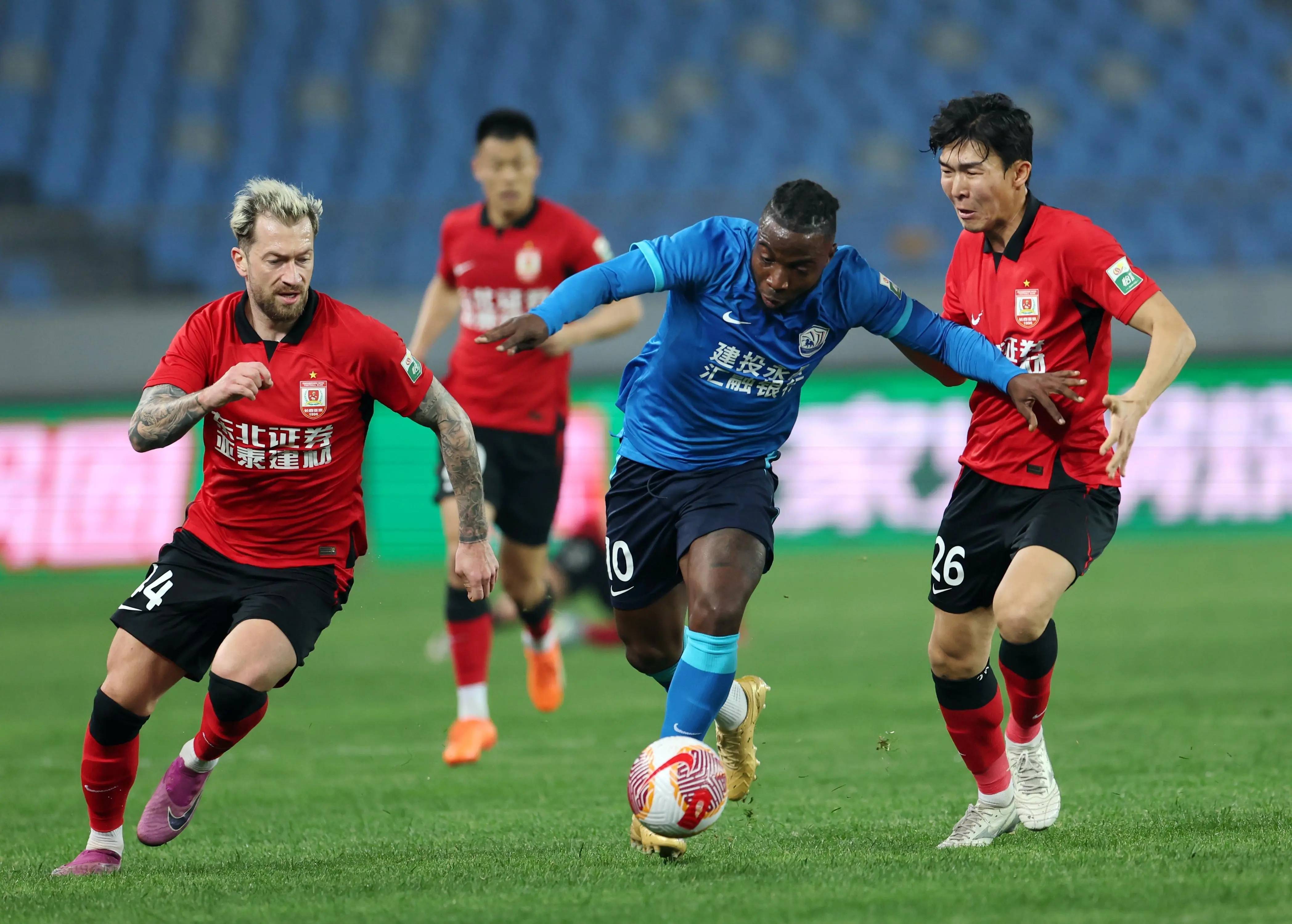 B体育APP：中国足球新星闪耀，未来之星引领国家队复兴的简单介绍