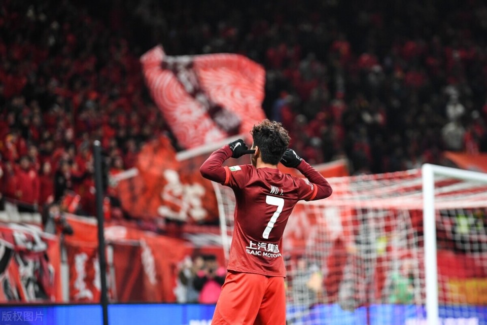 B体育APP:武磊：接受专访，分享留洋心得，鼓励年轻球员的简单介绍