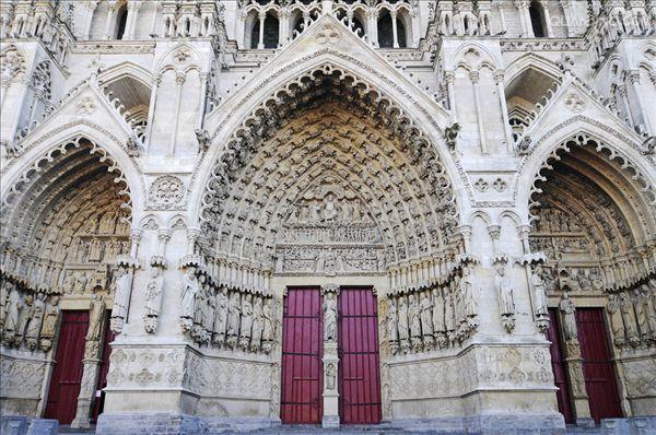 b体育电竞-b体育下载：法亚眠的进攻风格与战术演变的简单介绍